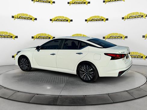 Used 2025 Nissan Altima 2.5 SV FWD image 3