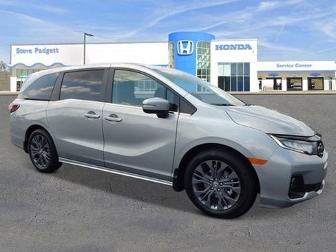 New 2026 Honda Odyssey Touring image 8