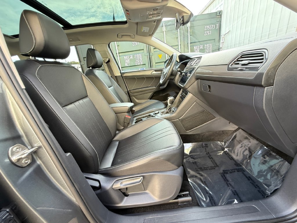 Used 2023 Volkswagen Tiguan SE w/ Panoramic Sunroof Package AWD/4WD image 26