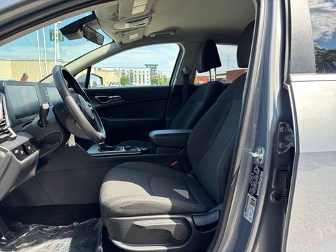 Used 2025 Kia Sportage LX FWD image 21