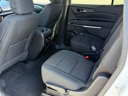 Used 2024 Chevrolet Traverse LT image 16