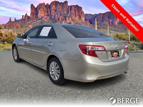 Used 2013 Toyota Camry LE image 4