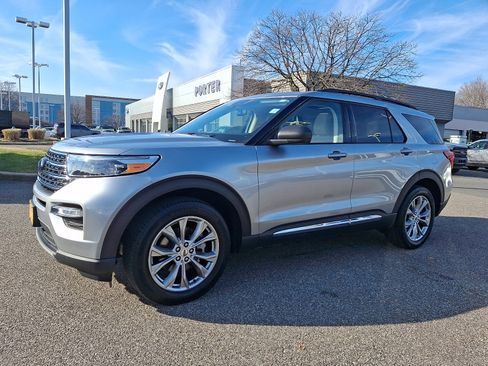 Certified 2024 Ford Explorer XLT w/ Equipment Group 202A image 5