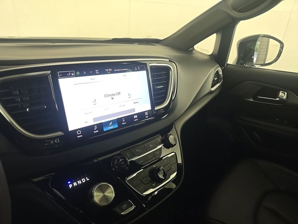 Used 2025 Chrysler Pacifica Select FWD image 9
