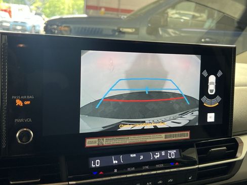Used 2025 Toyota Sienna XLE AWD/4WD image 20