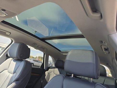 Used 2023 Audi Q5 2.0T Prestige w/ Prestige Package image 6