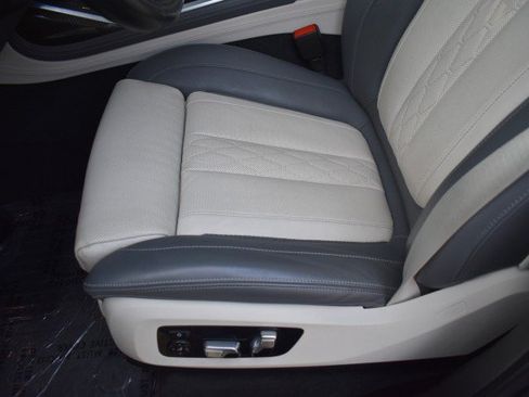 Used 2023 BMW X7 M60i AWD/4WD image 29