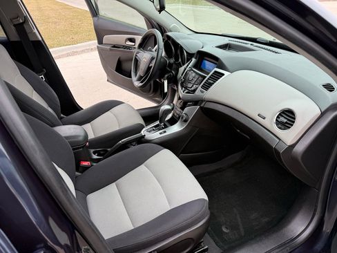 Used 2014 Chevrolet Cruze LS FWD image 21