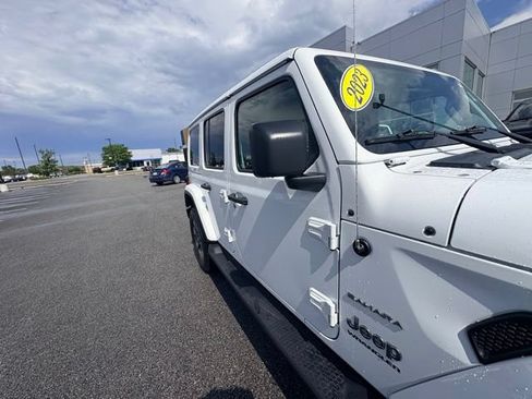 Used 2023 Jeep Wrangler Unlimited Sahara w/ Cold Weather Group AWD/4WD image 10