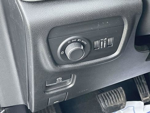 Certified 2024 Jeep Grand Cherokee L Laredo image 28