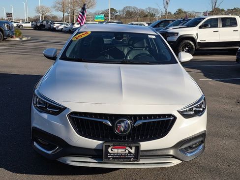 Used 2018 Buick Regal Essence w/ Driver Confidence Package #1 image 2