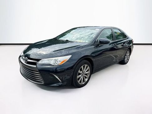 Used 2017 Toyota Camry XLE FWD image 3