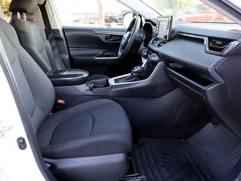 Used 2021 Toyota RAV4 LE FWD image 19