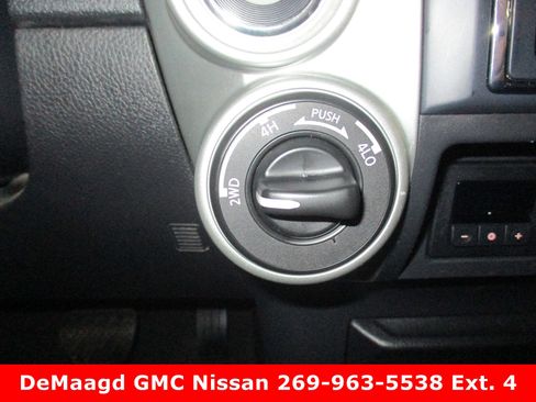 Used 2017 Nissan Titan SV image 27