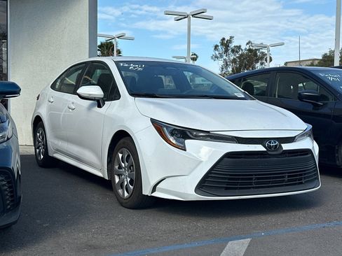 Used 2025 Toyota Corolla LE FWD image 2