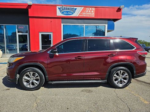 Used 2014 Toyota Highlander XLE FWD image 2