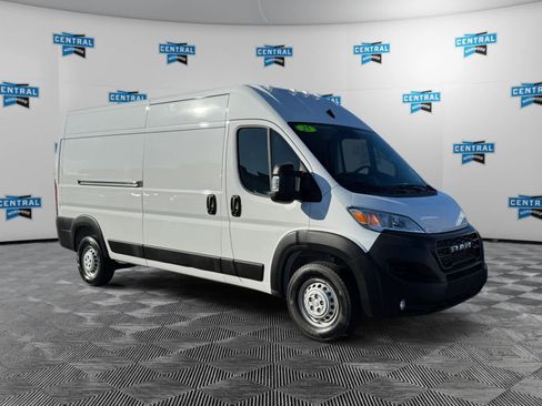 Used 2025 RAM ProMaster 2500 w/ Storage Group image 8