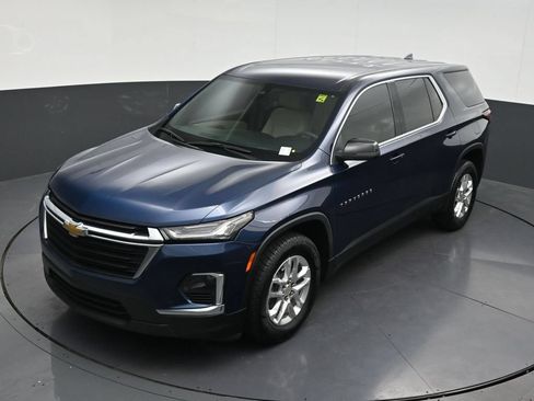 Used 2023 Chevrolet Traverse LS FWD image 16