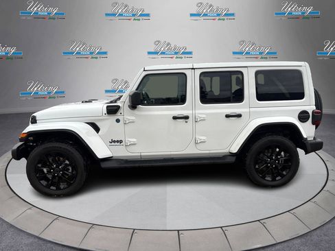 Used 2025 Jeep Wrangler Sahara image 6
