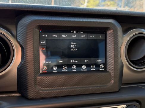 Used 2023 Jeep Wrangler Sport S image 7