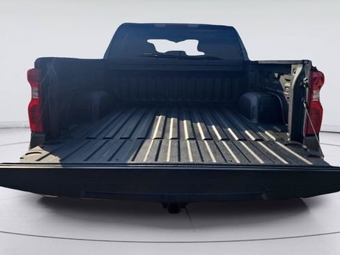 Used 2021 Chevrolet Silverado 1500 LT AWD/4WD image 27