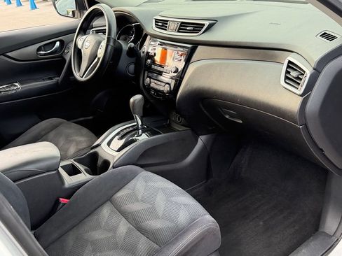 Used 2014 Nissan Rogue SV FWD image 17