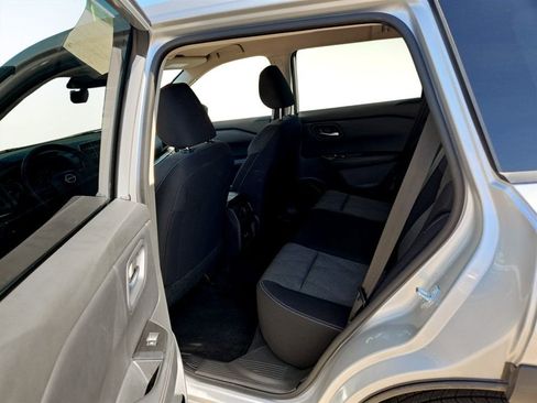 Used 2025 Nissan Rogue SV image 30