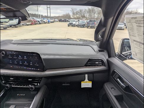 New 2026 Chevrolet Suburban Premier AWD/4WD image 4