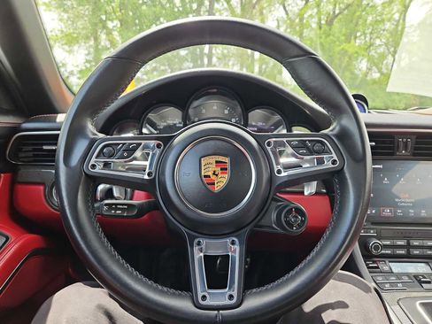 Certified 2019 Porsche 911 Targa 4 GTS AWD/4WD image 18