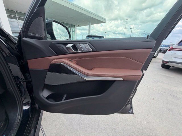 Used 2026 BMW X7 xDrive40i w/ M Sport Package AWD/4WD image 25