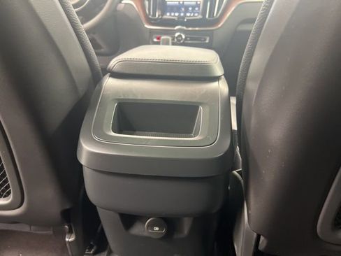 Used 2023 Volvo XC60 B5 Plus image 16