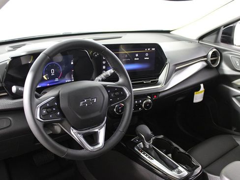 Used 2026 Chevrolet Trax ACTIV FWD image 7