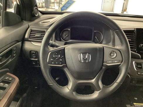 Used 2025 Honda Passport EX-L image 7