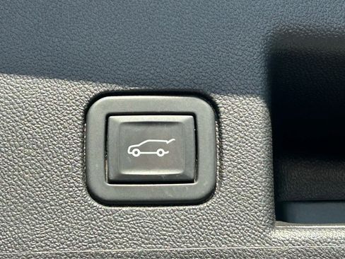 Used 2022 Chevrolet Equinox RS w/ RS Leather Package FWD image 10