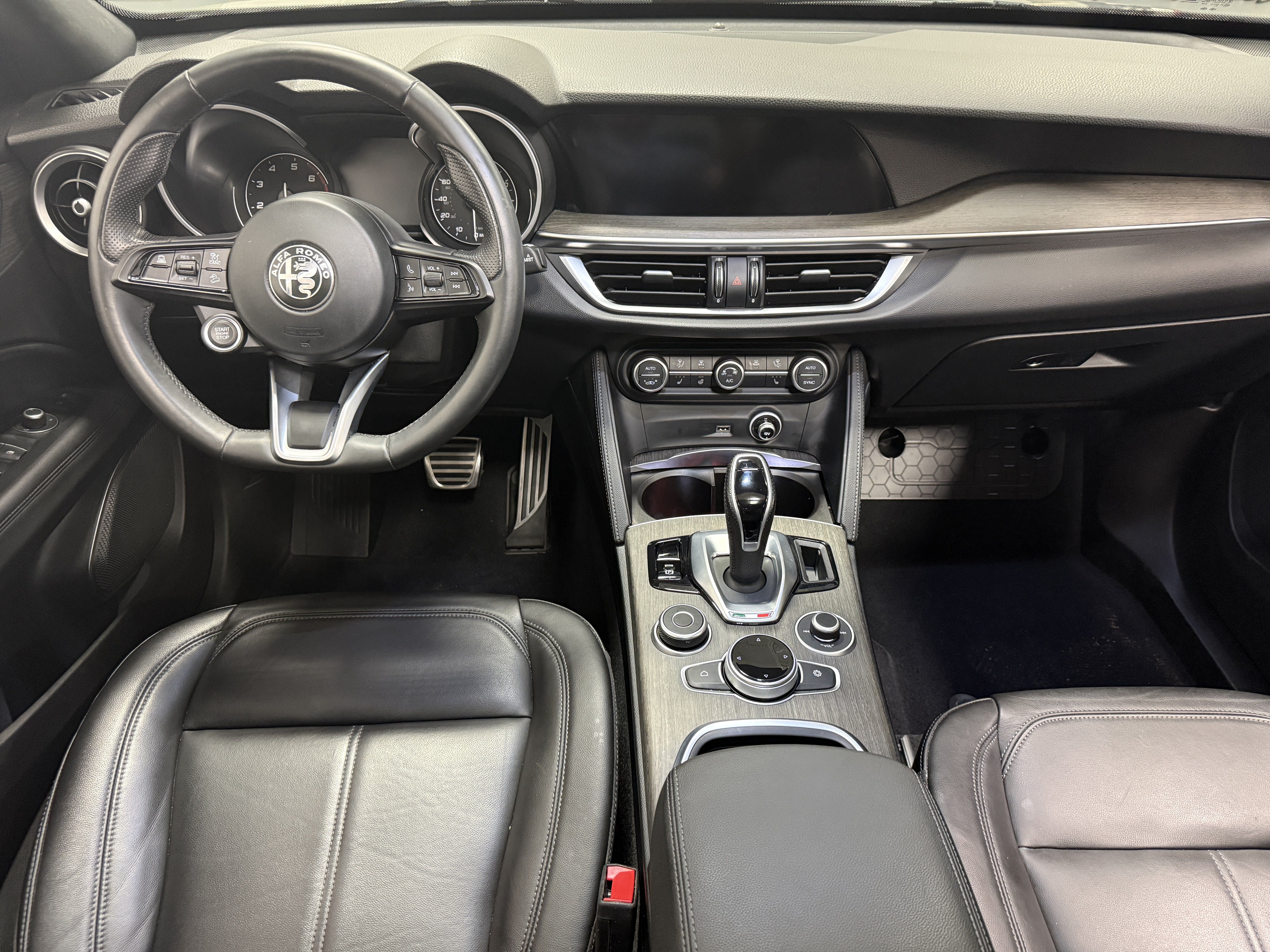 Certified 2023 Alfa Romeo Stelvio Ti AWD/4WD image 4