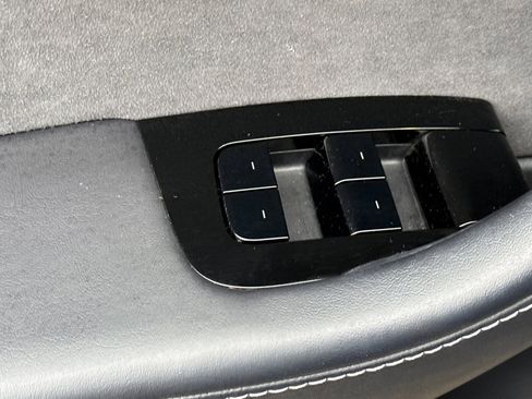 Used 2020 Tesla Model Y Long Range image 12