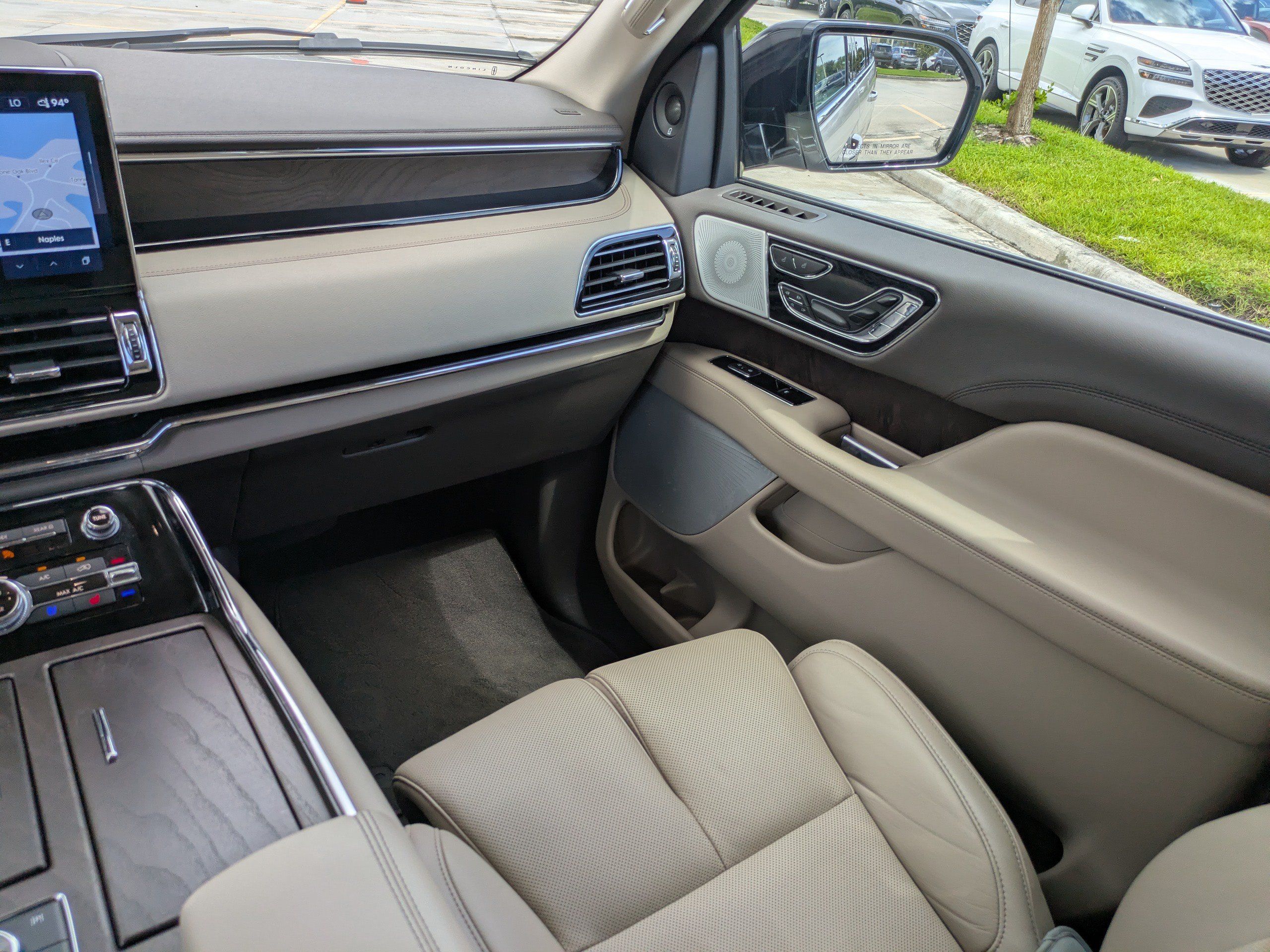 Used 2023 Lincoln Navigator Reserve RWD image 18
