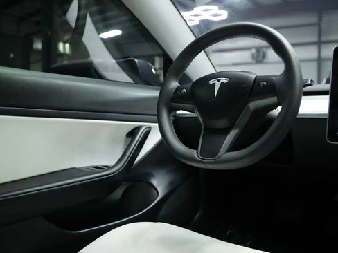 Used 2020 Tesla Model 3 Standard Range image 35