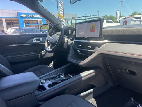 Used 2025 Ford Explorer ST-Line w/ ST-Line Street Pack AWD/4WD image 34