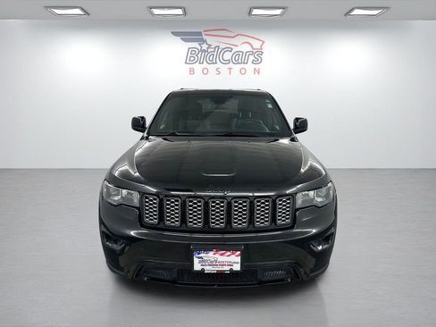 Used 2019 Jeep Grand Cherokee Altitude image 2