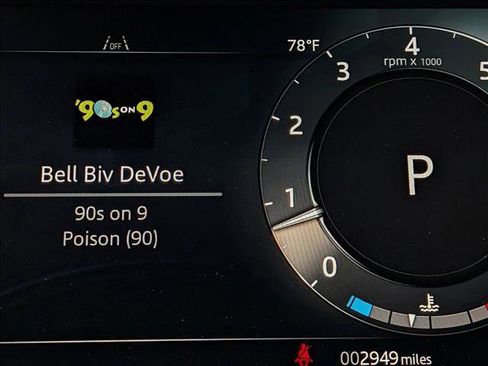 Used 2024 Land Rover Range Rover Long Wheelbase Autobiography image 9