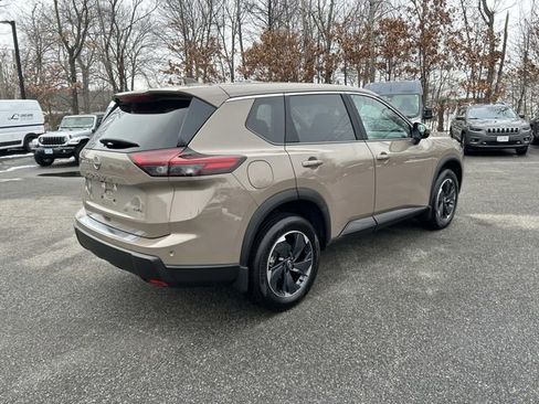 Used 2025 Nissan Rogue SV image 3