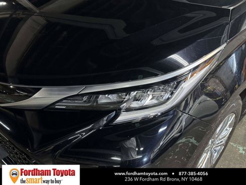 Used 2023 Toyota Sienna XSE AWD/4WD image 8