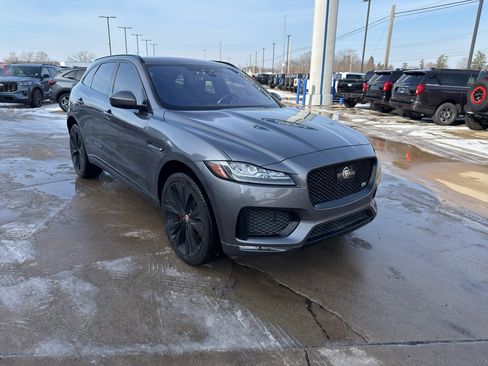 Used 2019 Jaguar F-PACE S image 6