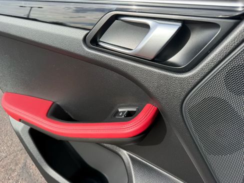 Used 2020 Porsche Macan AWD/4WD image 11