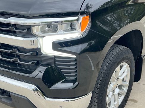 Used 2023 Chevrolet Silverado 1500 LT w/ Z71 Off-Road Package AWD/4WD image 4