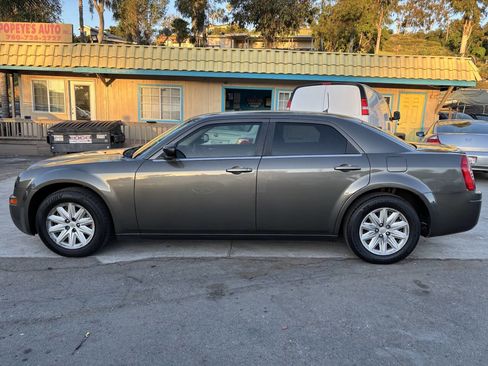 Used 2008 Chrysler 300 LX image 4