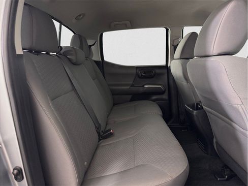 Used 2022 Toyota Tacoma SR5 RWD image 13