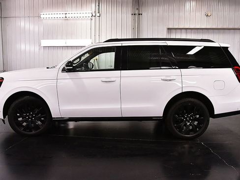 Used 2025 Ford Expedition Platinum w/ Stealth Appearance Package AWD/4WD image 4