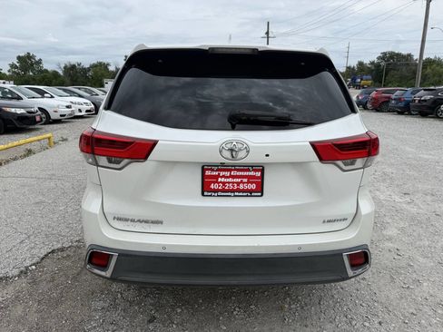 Used 2017 Toyota Highlander Limited Platinum FWD image 4